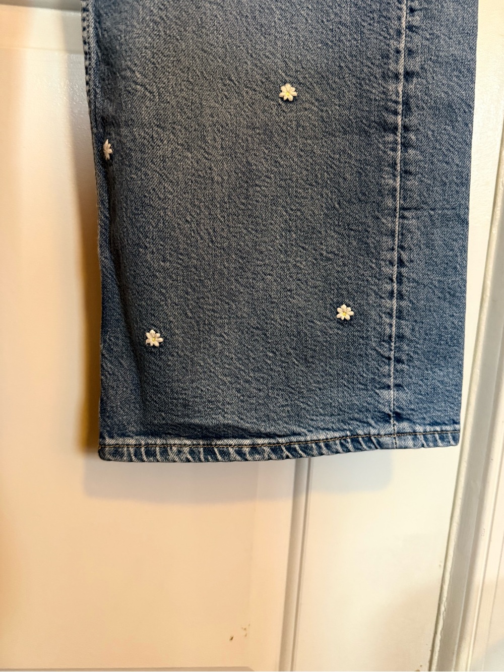 Old Navy Blue Straight-Leg Jeans with White Daisy Embroidery - Picture 6 of 7